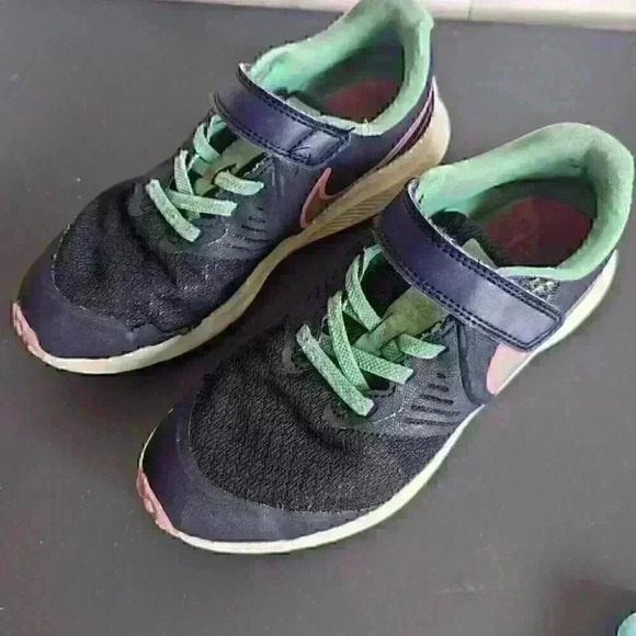 Nike Girls - Picture 3 of 4